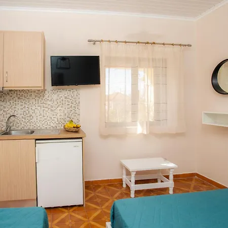 Konukevi Eros Appartments 3*